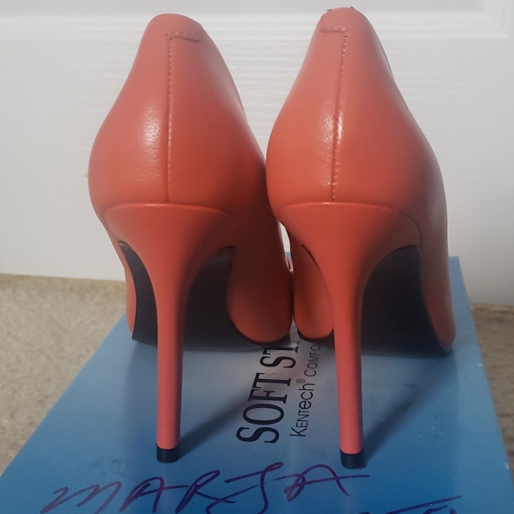 Pointed Toe Heels - Picture 3 of 3